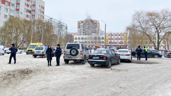 2 человека погибли и 4 пострадали при стрельбе в гимназии в Брянске